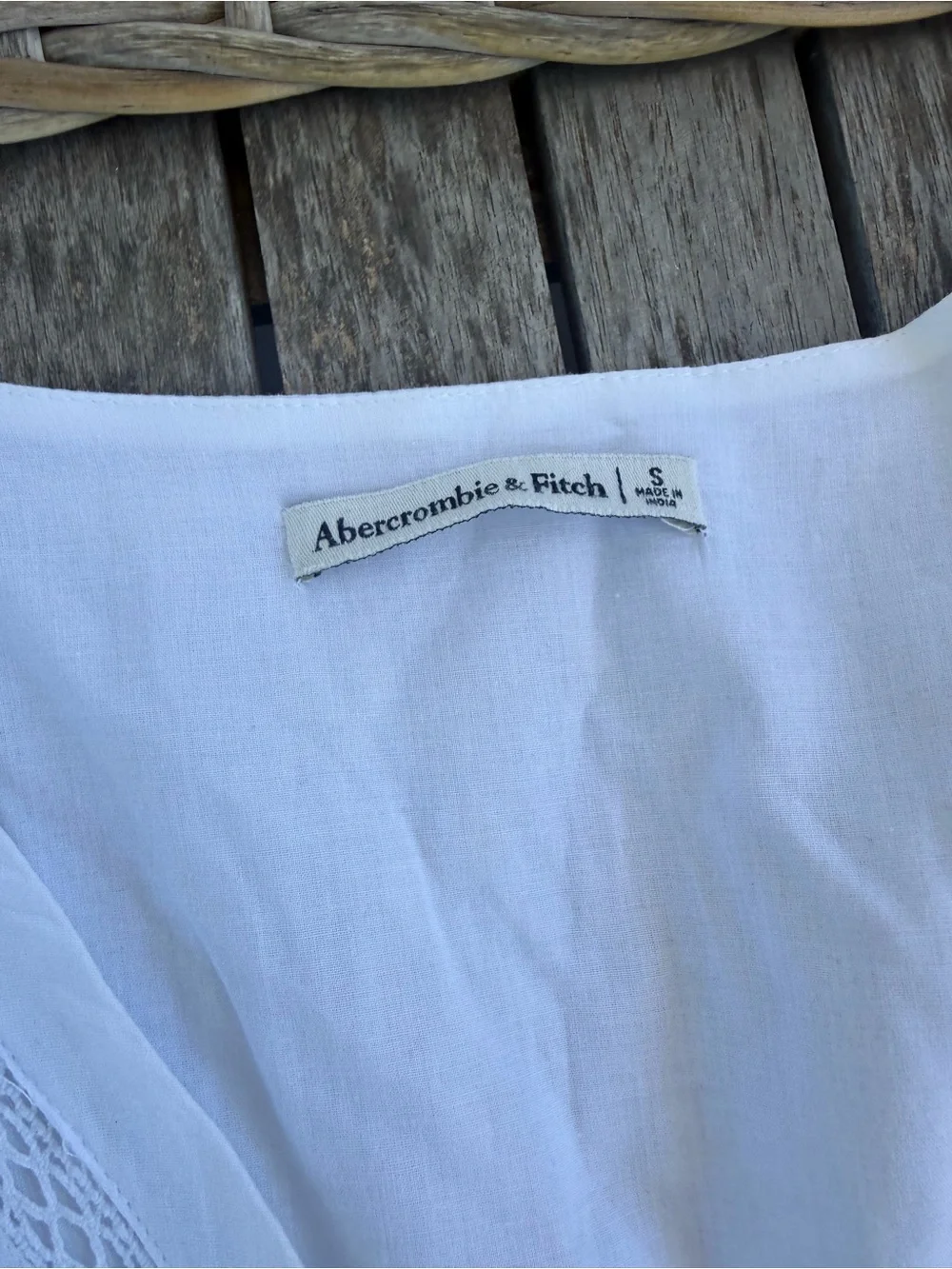 Abercrombie & Fitch White Tiered V‑Neck maxi  Dress with puffed sleeves